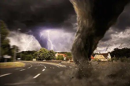 Tornado heading toward houses